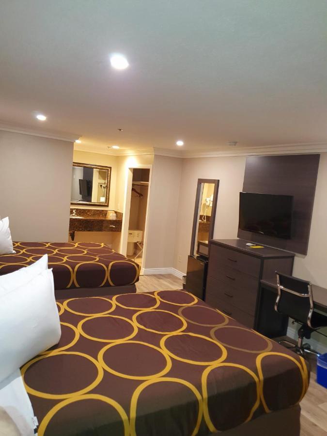 Super 8 By Wyndham Cypress Buena Park Area Exterior foto
